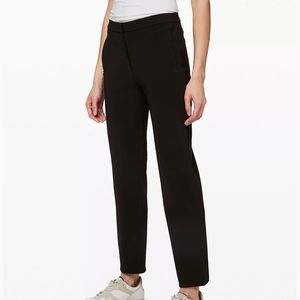Lululemon On The Move Pant 28" Black in size 6.